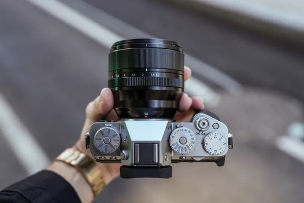 Представлена беззеркалка Fujifilm X-T5 — возвращение к классической фотографии 